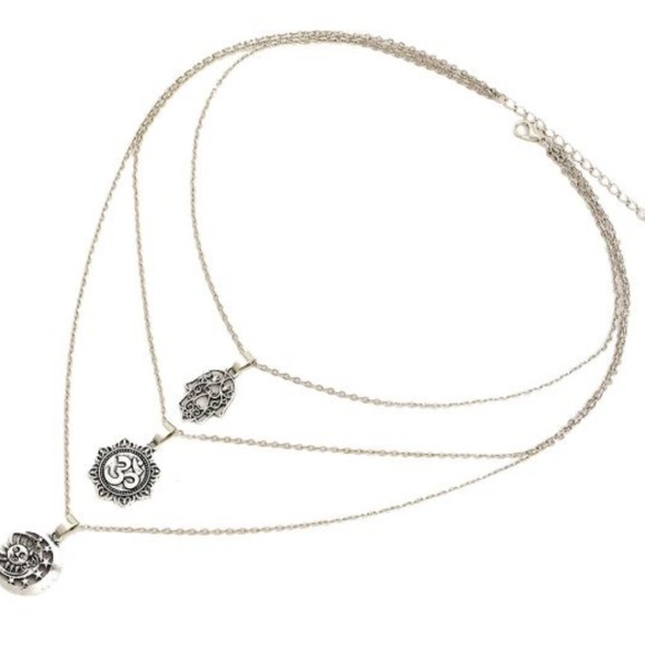 Boho 3 Layer Necklace Moon with Lucky Hand - Picture 2 of 8